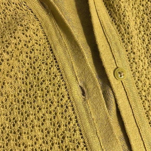 Eddie Bauer size Small lime or olive-green 3/4 sleeve sweater - Picture 3 of 4